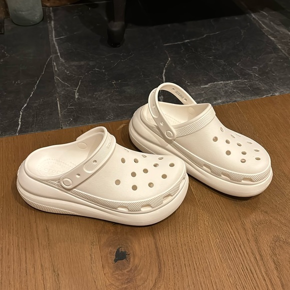 CROCS Women's Classic Clog in Cream - Picture 1 of 5